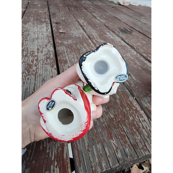 Vintage Japan Ceramic Mr. And Mrs. Claus Kissing Salt And Pepper Shakers 2 Pc - Picture 6 of 9